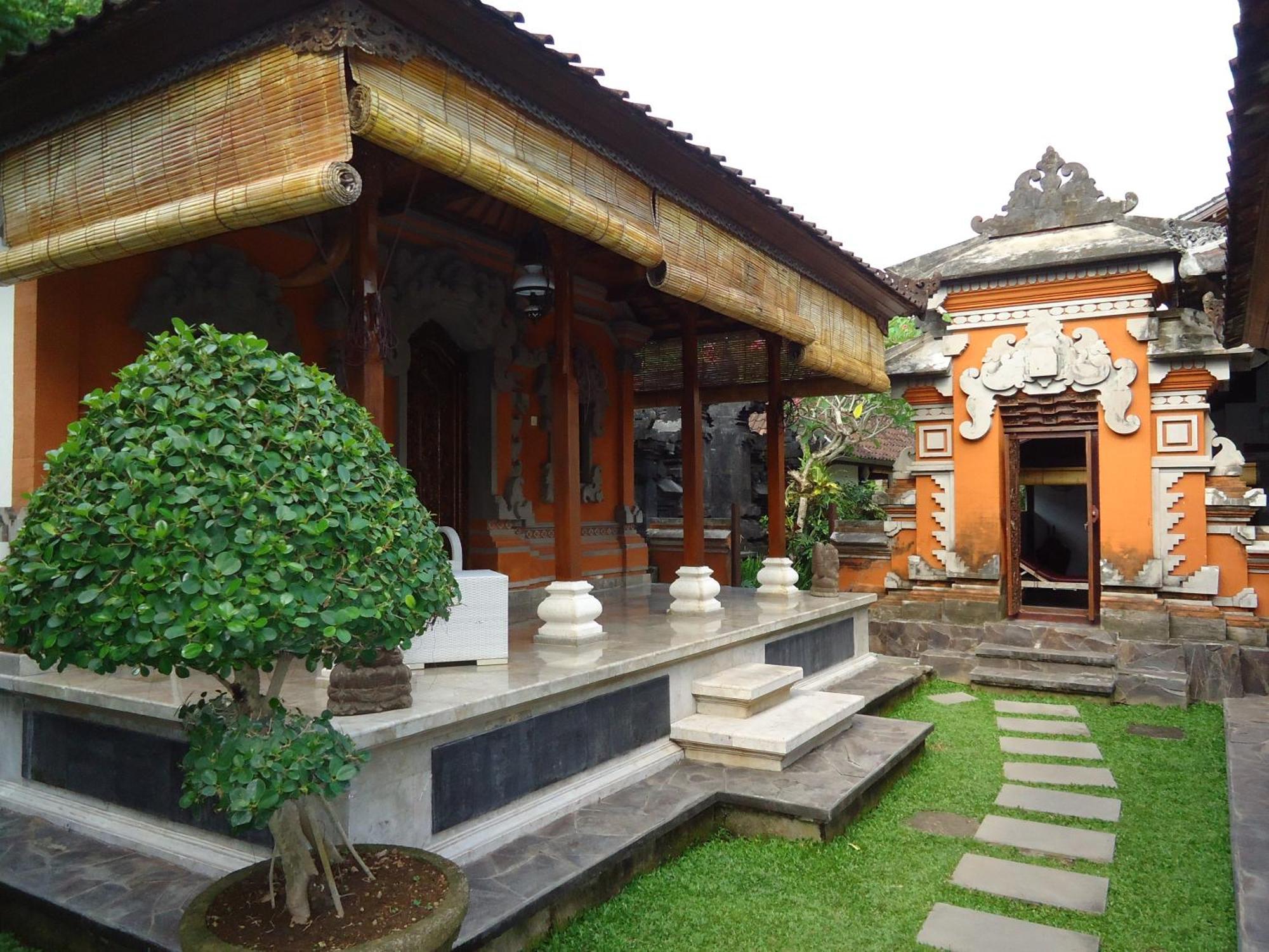 Puri Ayu Taman liburan